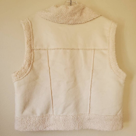 Quebec Sherpa Vest - Picture 7 of 16